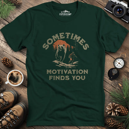 Sometimes Motivation Finds You - Running Bear T-Shirt – Forest Green – Outdoor apparel for travel, hiking, camping, and nature lovers – ExpediCamp